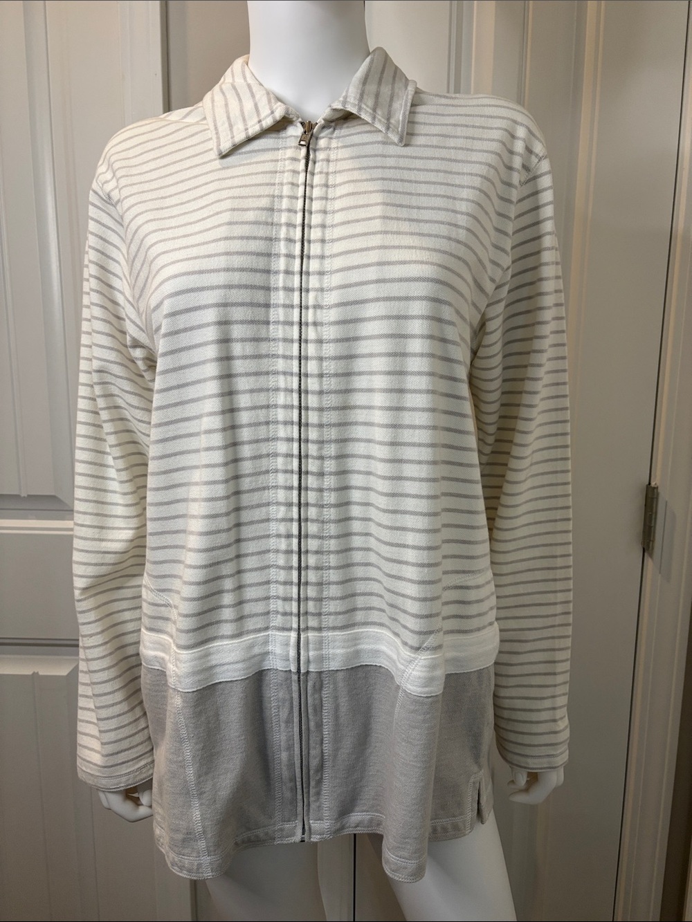 Sport Savvy Striped Ivory and Light Gray Zip-Up Bomber Jacket Size Medium
